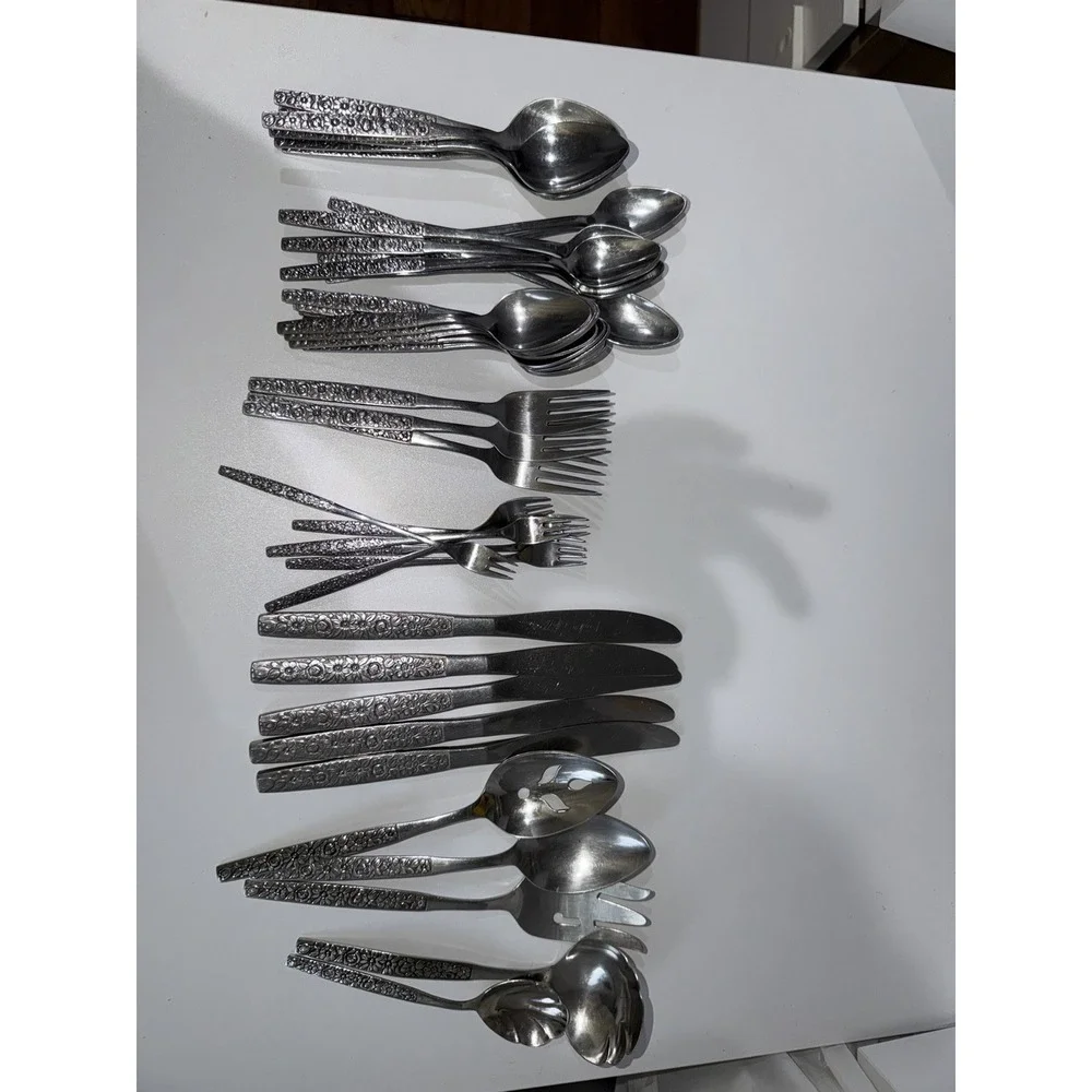 Vintage Oneida Stainless Flatware MALIBU 45 Pieces Wm A Rogers Deluxe Stainless
